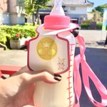 大きめの哺乳瓶…!おジャ魔女どれみから【ハナちゃんの哺乳瓶ミルクセーキ】が映画村で飲めるということです!