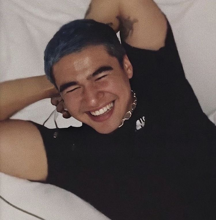 Calum hood smiling to brighten your dayhttps://abs.twimg.com/emoji/v2/... draggable=