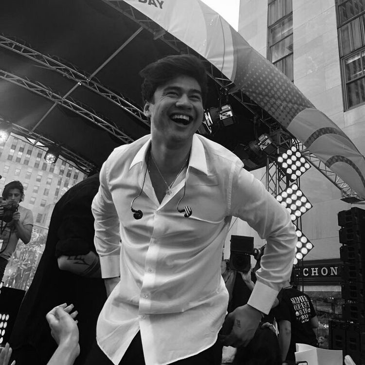 Calum hood smiling to brighten your dayhttps://abs.twimg.com/emoji/v2/... draggable=