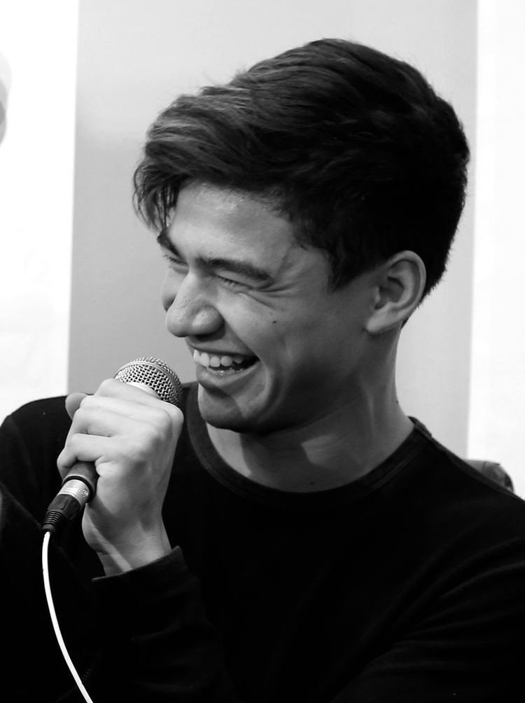 Calum hood smiling to brighten your dayhttps://abs.twimg.com/emoji/v2/... draggable=