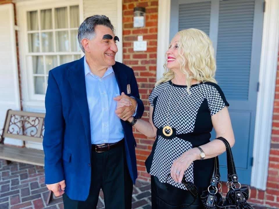 rebeccabear1's tweet photo. @danjlevy We’ve always thought our dad resembled yours so we dressed up our parents like Johnny &amp; Moira! https://t.co/q6cPoRWeqI
