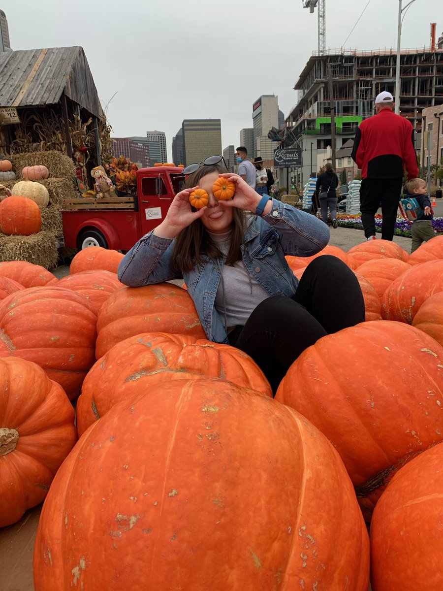 madellinegrace's tweet photo. personality feat. fall https://t.co/XQlIM35Kiz