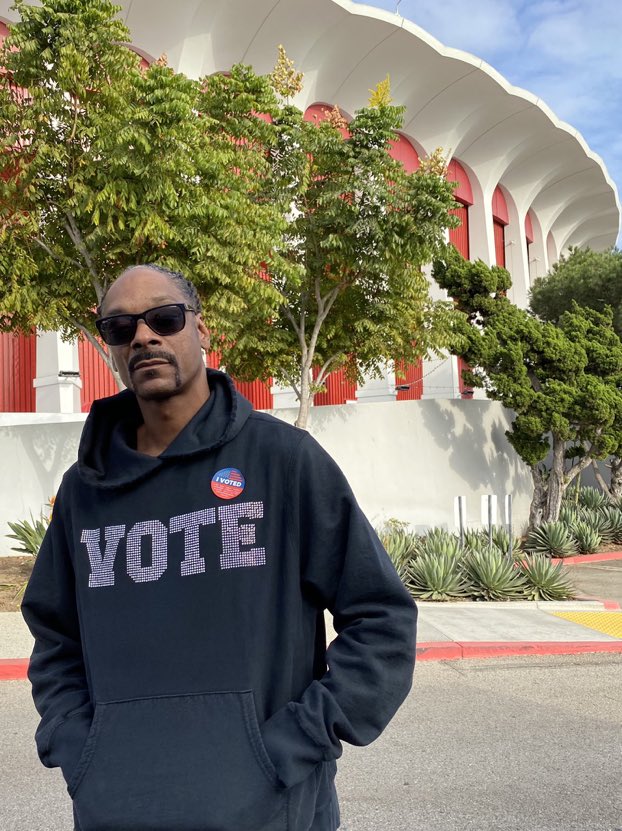 TRIPLED4LIFE's tweet photo. MY BIG BRO @SnoopDogg JUST VOTED FOR THE FIRST TIME AT THE FORUM IN LA!!!!!! YOU SHOULD TO!!!!! #VOTE #TRIPLEDDDAT https://t.co/paiEd3t5xC
