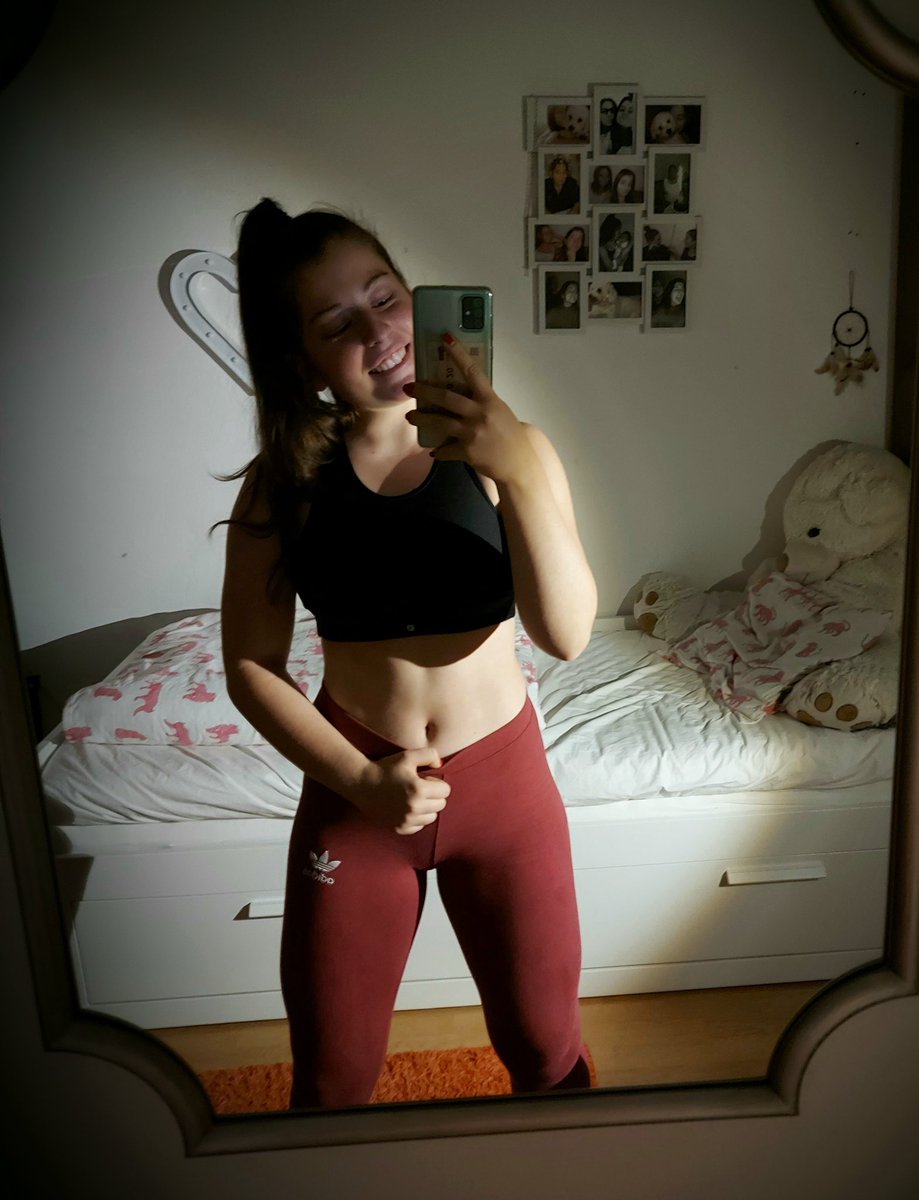 ViriPapp's tweet photo. #Fitlife #Crossfit #Hard #Motivated #Care #Healthylifestyle #gymgirl
💪🏼🤪💦💚 https://t.co/QYKhPKtyAD