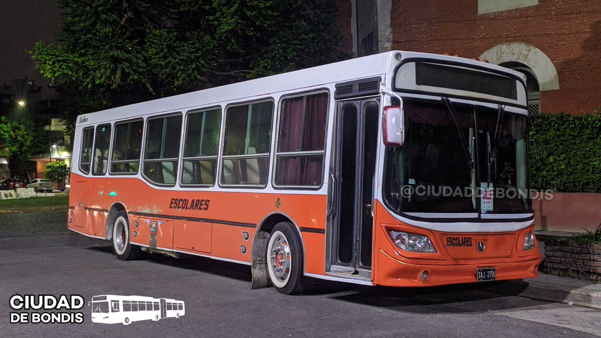 CiudadDeBondis's tweet photo. Lindo #Italbus #MB1315 hecho escolar que me encontré recién. Por la patente debe ser ex #Linea126. Se lo ve impecable https://t.co/NXDJWF2zSX