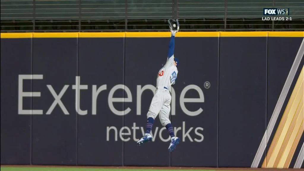 SportsCenter's tweet photo. Air Mookie 🆙 https://t.co/Ul1XiKPM44
