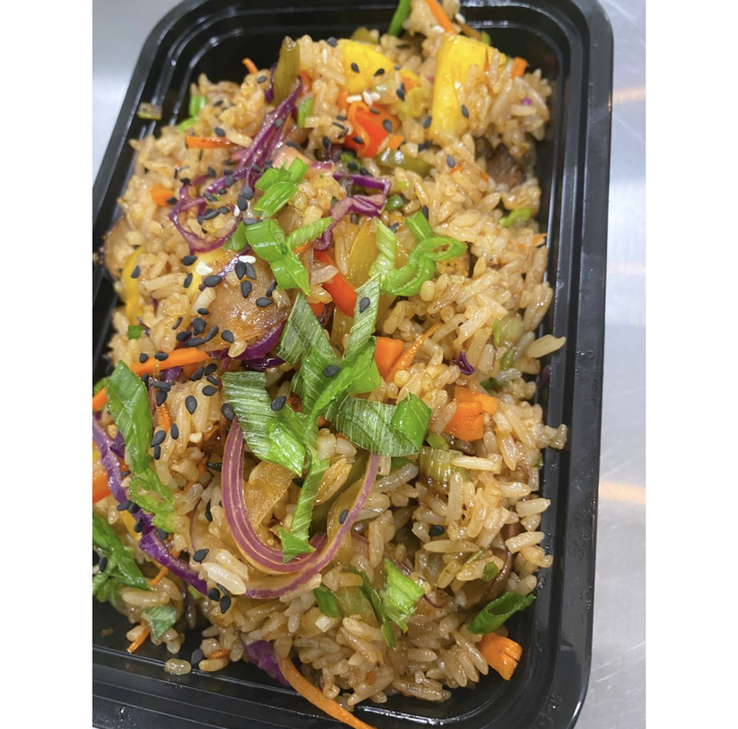 🚨 Vegan Fried Rice 🍚 🍍🥕🧅🥬🧄🚨 

#veganfriedrice #needit #mattchews #mattchewsatl #exploreatlanta #exploremidtown #explorepage #chefsofinstagram #veggiefriedrice #cheflife #foodblog #foodinfluencer #atlantafood #foodstagram #foodie #pineapplefriedrice #asianfusion