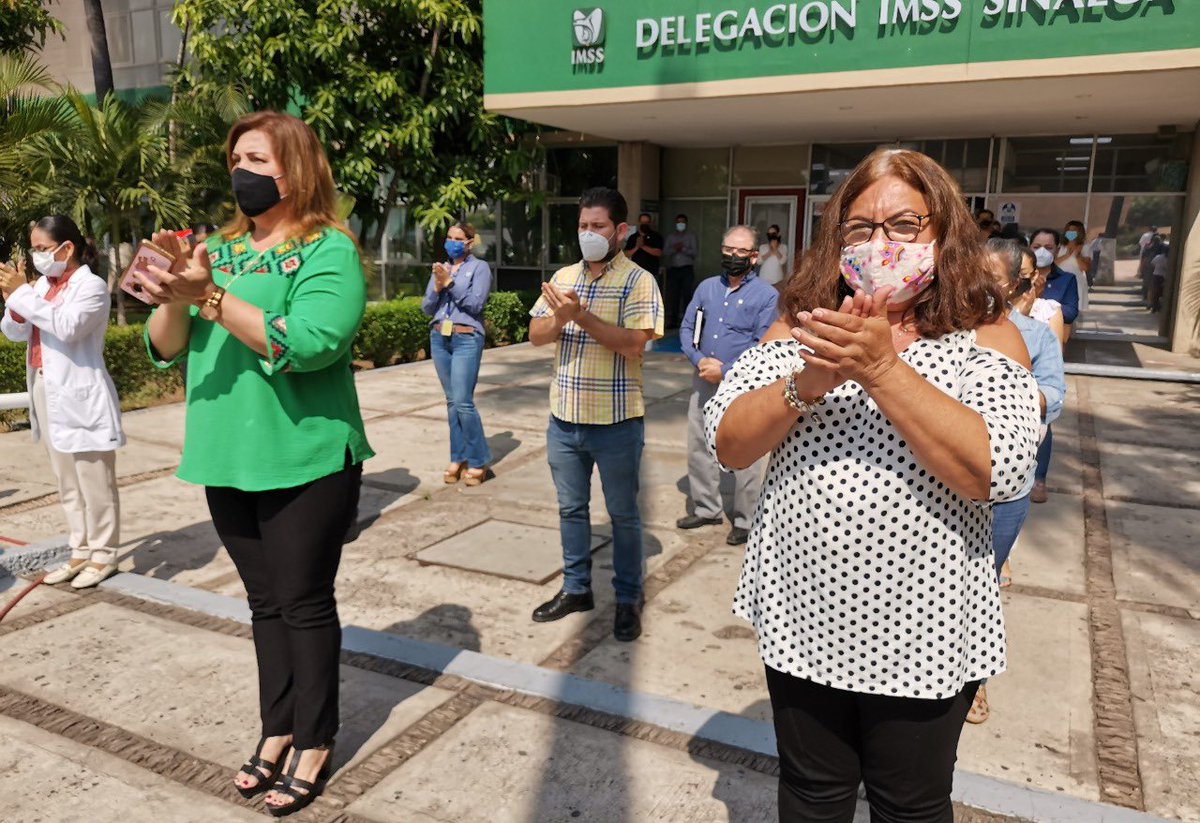 ImssSinaloa's tweet photo. Personal del #IMSSsinaloa guarda un minuto de silencio por quien ha perdido la vida a causa del COVID-19 y brinda un minuto de aplausos para el personal de salud que nos cuida y para quien hoy luchan contra esa enfermedad. 👏
#IMSSsinaloa #IMSSsolidario #24deOctubre https://t.co/8D6dZ8yLni
