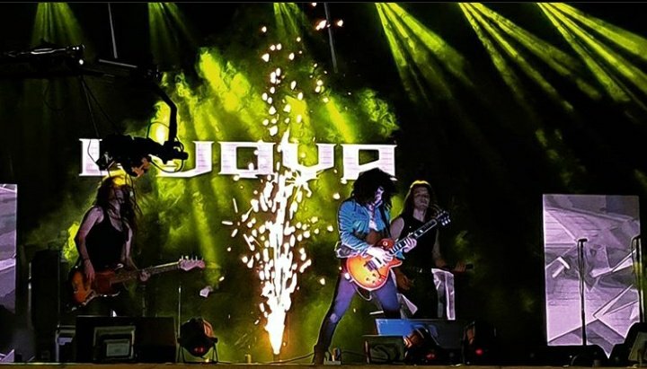 MelRod_07's tweet photo. #122KAhiDeje
Porque todo lo bueno merece ser compartido.
Deseando que prontito sea el primer concierto de @LaJoyaRock para disfrutar de todo su repertorio. https://t.co/cpBTKtUwkP