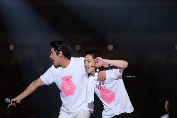 5) then in 2014!! minseok got the chance to perform in smtown con with tvxq and cm even hugged him! (i know this thread is about minseok privilege but cm privilege to hug minseok... :( also, look at the 2nd pic, minseokie holding cm& #39;s hand :<