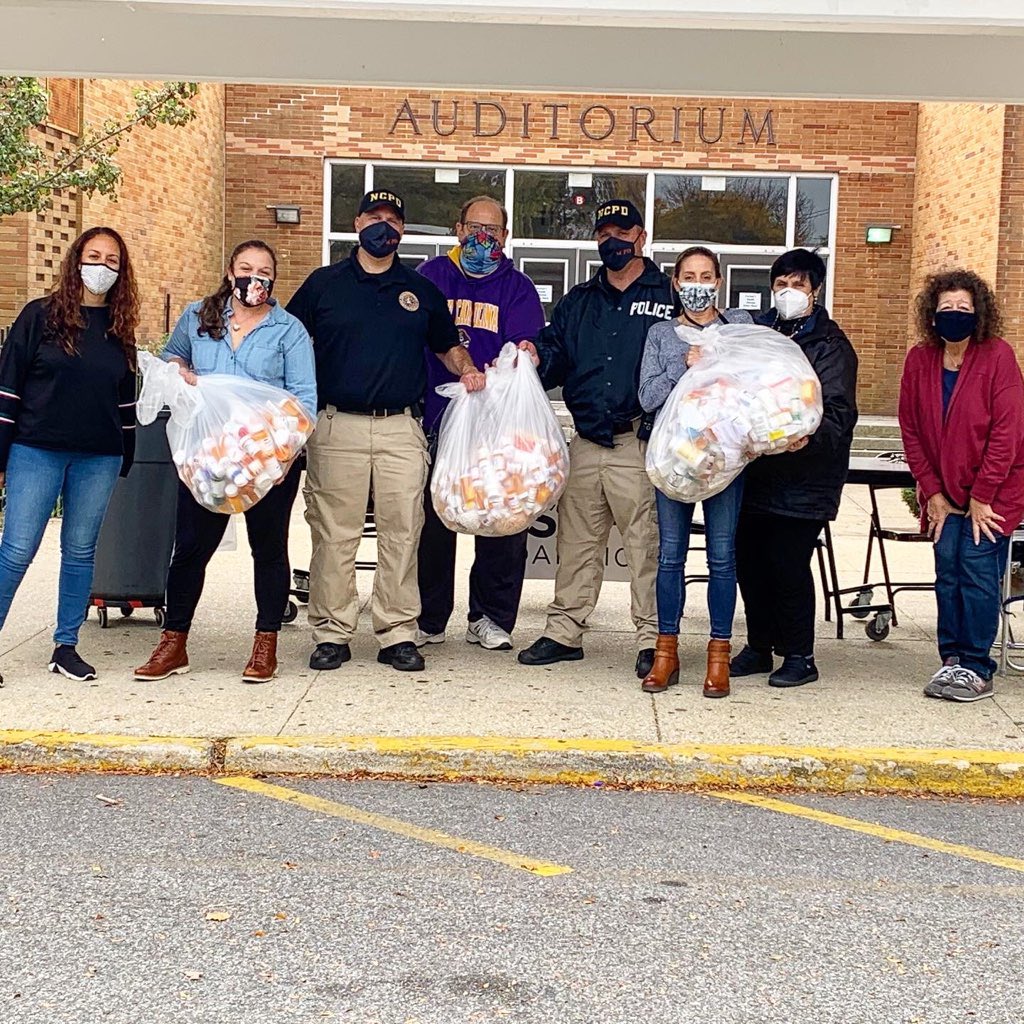 Thanks to all who helped to make our community safer by cleaning out their medicine cabinets.  Amazing turn out!  If you missed it, we will host another event in the spring.  <a href="/OSchoolsPR/">Oceanside School District #OSD_NY</a> <a href="/OceansideSafe/">Oceanside SAFE</a> <a href="/MrsDowlerOHS/">Mrs. Sara Dowler</a>