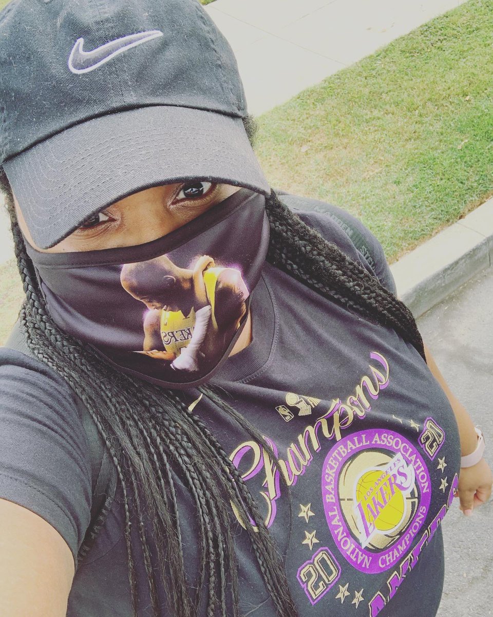 steffmasterflex's tweet photo. 🎶We are the Champions🎶 
For Kobe &amp; Gigi 💜💛
#LakersNation #lakerschampion 
#lakers #forkobeandgigi https://t.co/1n7BUiIrPu