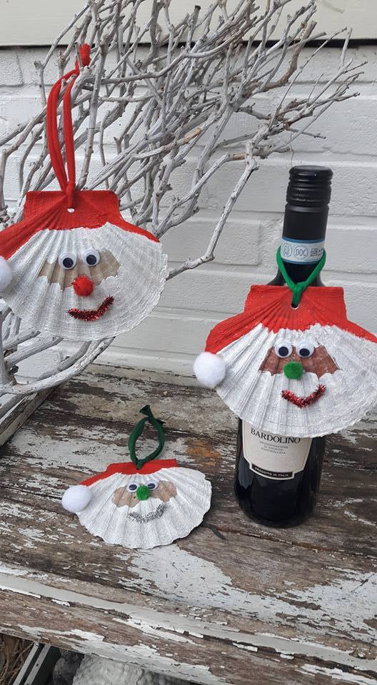 Ieder jaar maak ik ze weer Kerstmannetjes van de sint jacobsschelpen  1 voor 4eu.  3 voor 10eu. #Leiden #Kerst 
#Cullicadeau Hang eens iets anders in de boom