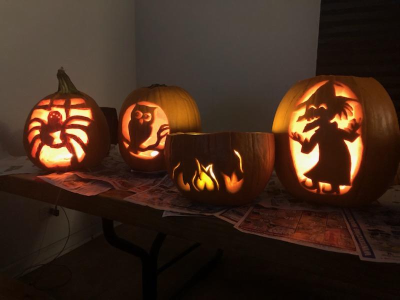 IAM8ull's tweet image. Pumpkins from this years carving with @WoWMerixxa 🎃 The owl is mine 🦉The witch is her 🧙‍♀️