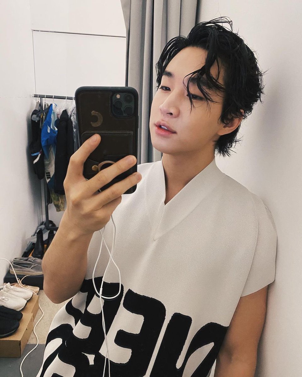 WairoonThailand's tweet photo. เฮนรี่อัพเดทอินสตาแกรม

i see u. 다들 뭐해?

#헨리 #刘宪华 #HenryLau #เฮนรี่ #HENRY https://t.co/fpqBAvZBJ8