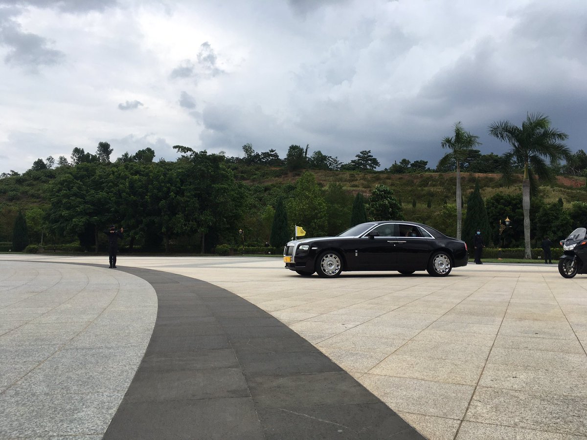 Sultan Kedah, Al Aminul Karim Sultan Sallehuddin Sultan Badlishah tiba di Istana Negara kira-kira jam 2.18 petang. Baginda sempat melambai tangan kepada petugas media.  #PolitikMalaysia  #AWANInews  @501Awani