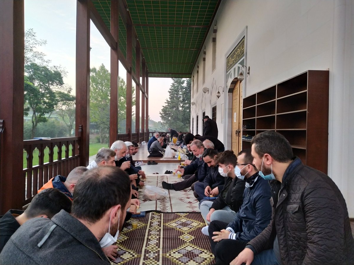 agdtuzla's tweet photo. Bu pazar yine Tuzla Gisbir Sahil Camii'nde buluştuk, akabinde sahilde #yürüyüş yaptık ve birlikte #kahvaltı ile programımızı nihayete erdirdik.
Programımıza katılan tüm gönüldaşlarımıza teşekkür ediyoruz.
Kardeşim haftaya #pazar sabah namazında seni de bekliyoruz. ;) https://t.co/NXXmKyH62K