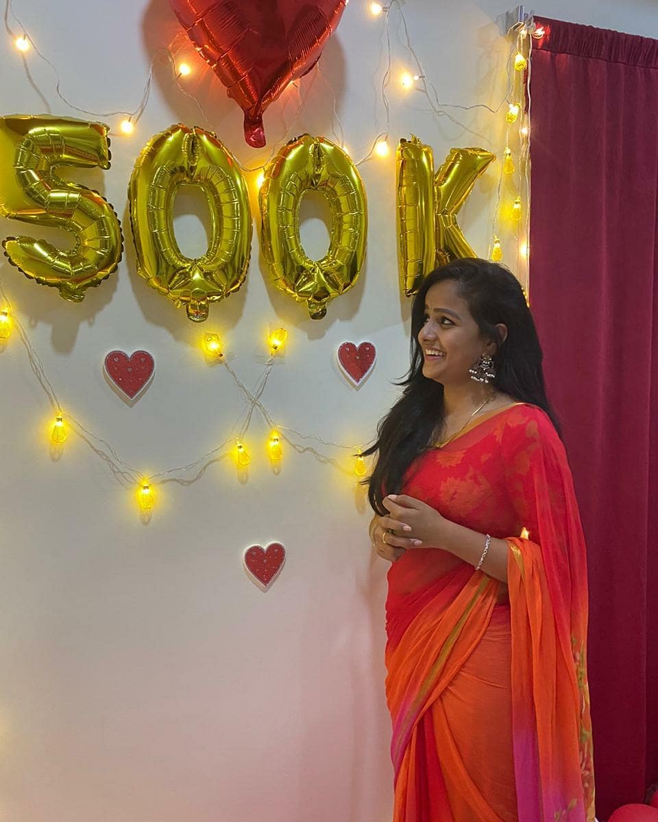 vaishnaviactor's tweet photo. Celebration's Of 500k Follower's in Instagram.... ❤️❤️❤️❤️ https://t.co/HsWOf75S4z