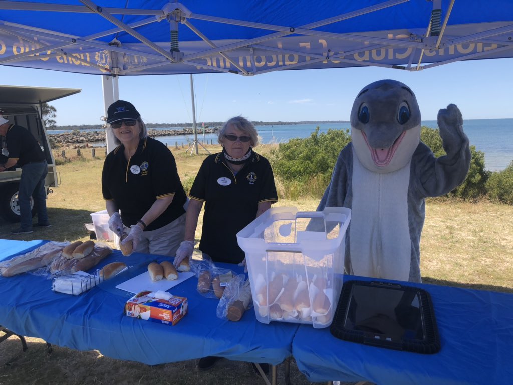 SMeredith_Photo's tweet photo. Th Reel it In a Clean-Up is go! The community is out in force today cleaning up the Peel-Yalgorup Wetland #Ramsar482 for Luca’s Legacy. @PeelHarveyCC are supporting this great event. Snags are on the barbie, free hot dogs for all the dedicated participants who helped out today! https://t.co/CzlrdM4uMG
