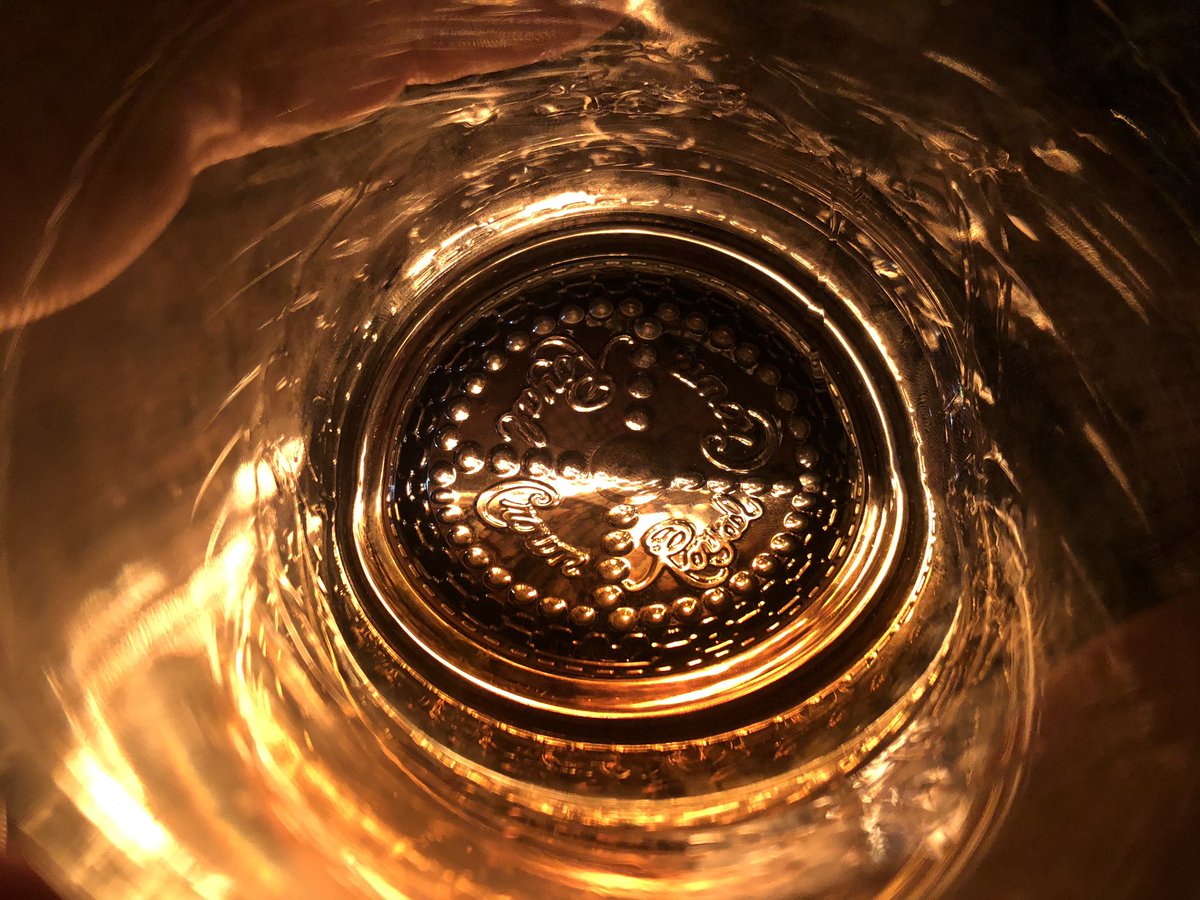 No, it’s not .@CrownRoyal in the glass, but I thought it was a great pic.
This is True Blue 100 from @BalconesWhisky as seen through a Crown glass, backlit by a Colorado spruce campfire.
#bourbon #whiskey #bourbonnight https://t.co/qeggIbptoW