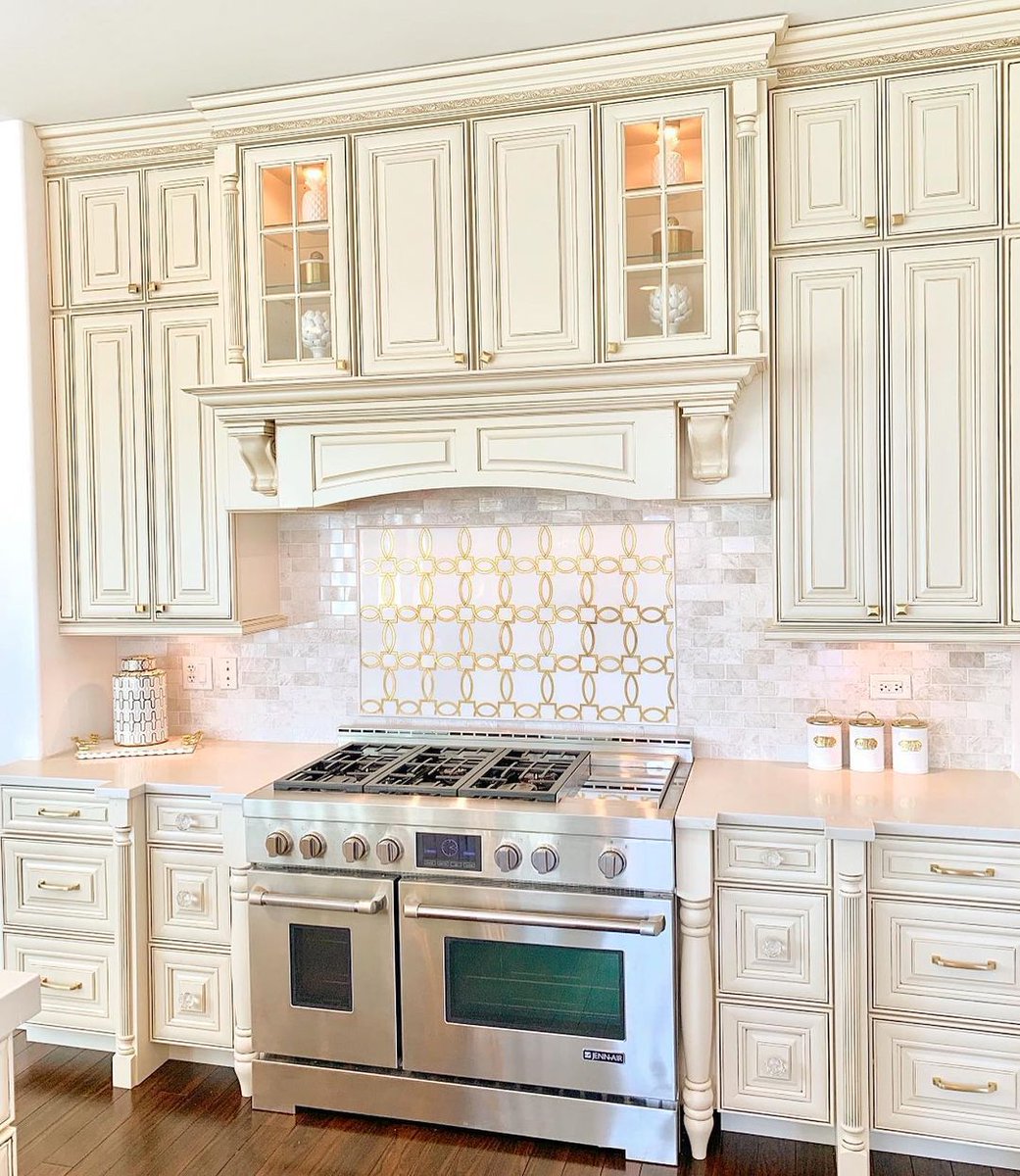 CartLust's tweet photo. ⭐️Like and follow @cartlust for more great design inspiration and design ideas!
.
.
.
📷 @peachtree__designs
.
.
.
#inspire_me_home_decor #glam #hgtv #glamhome #instagram #homedecor #kitchendecor #glamdecor #glamliving #interior #designinspiration #coffeetable #cartlust https://t.co/1IBm0YEb4v