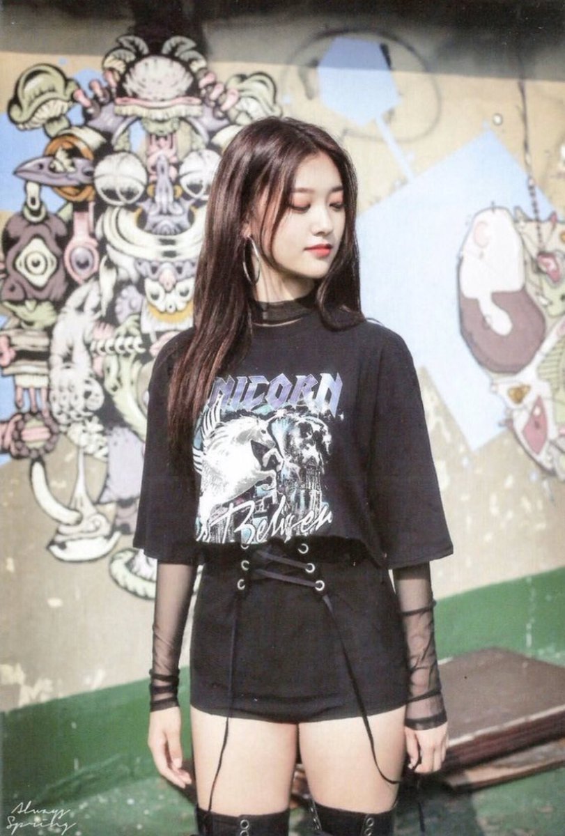 Ioonachos's tweet photo. i think loonatheband should cover dreamcatcher songs in an emo post-hardcore style https://t.co/p7AeO10jN2