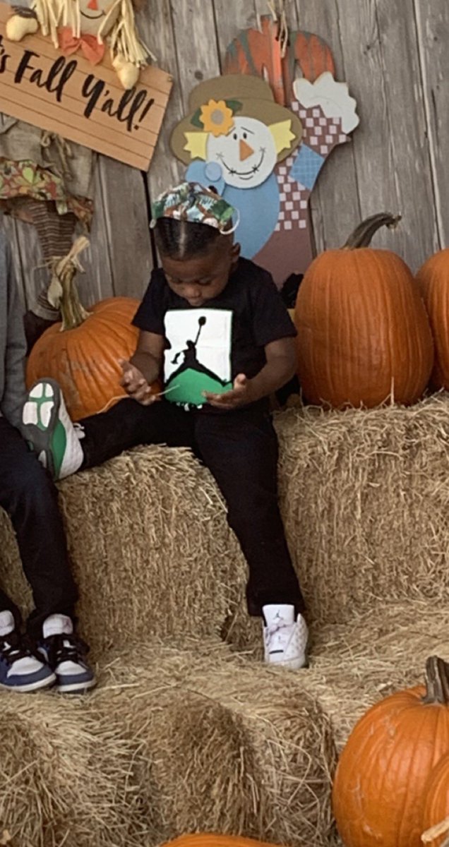 Raelove_21's tweet photo. Koolest kid I know 🧡🎃 #pumpkinpatch2020 #flyboyjr https://t.co/tTsPvkGfKW