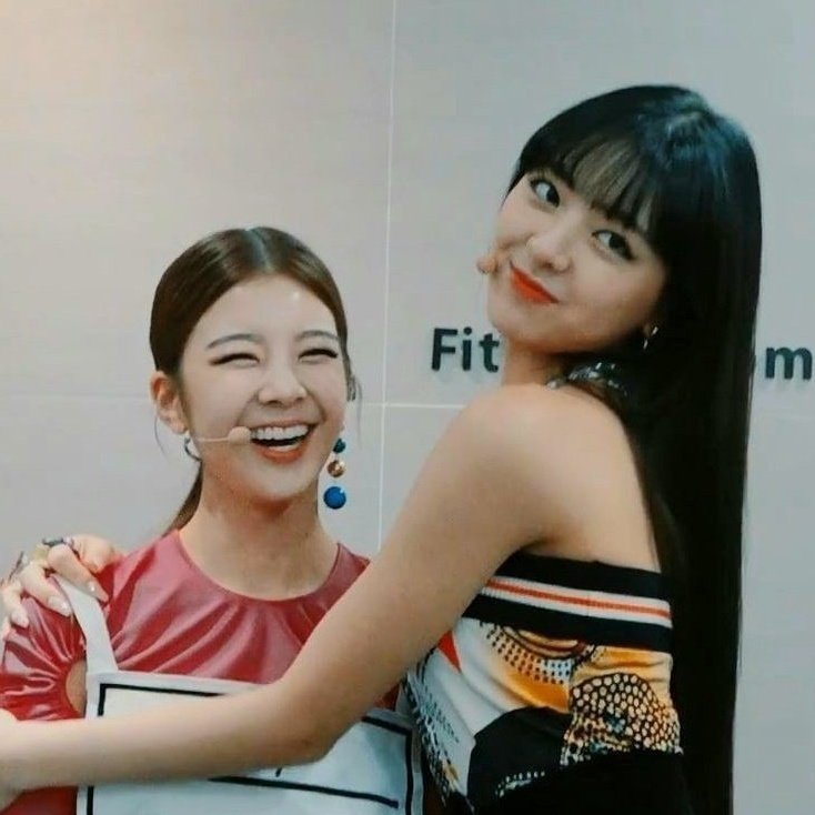 lia being the shortest member of ITZY; a thread