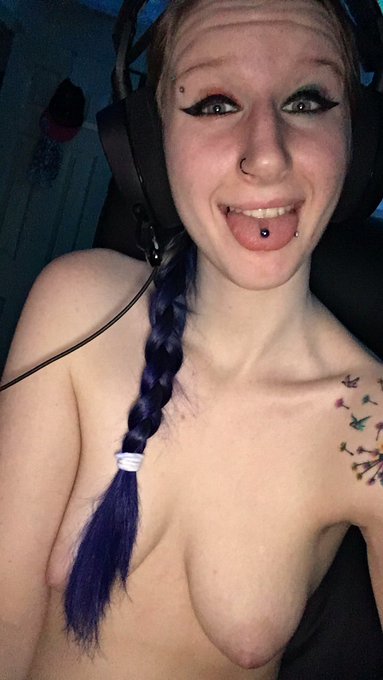 I lied back on plex for some apex   https://t.co/osvt3a4QV5 https://t.co/uLJCRfs4ey