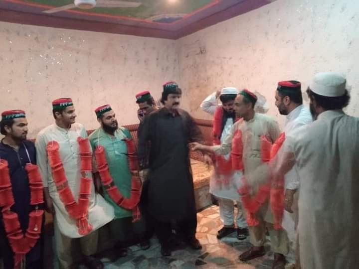 PPP_Malakand's tweet photo. خوش آمدید،حلقہ #pk67 پشاور میں متعدد گھرانوں نے پی ٹی آئی، اے این پی کو خیر آباد کہا اور #ppp میں شامل، زیر قیادت فخراعلم خلیل و دیگر مشران
#pppkpkMalakand
#BBZinGB https://t.co/t8Obw1h9iO