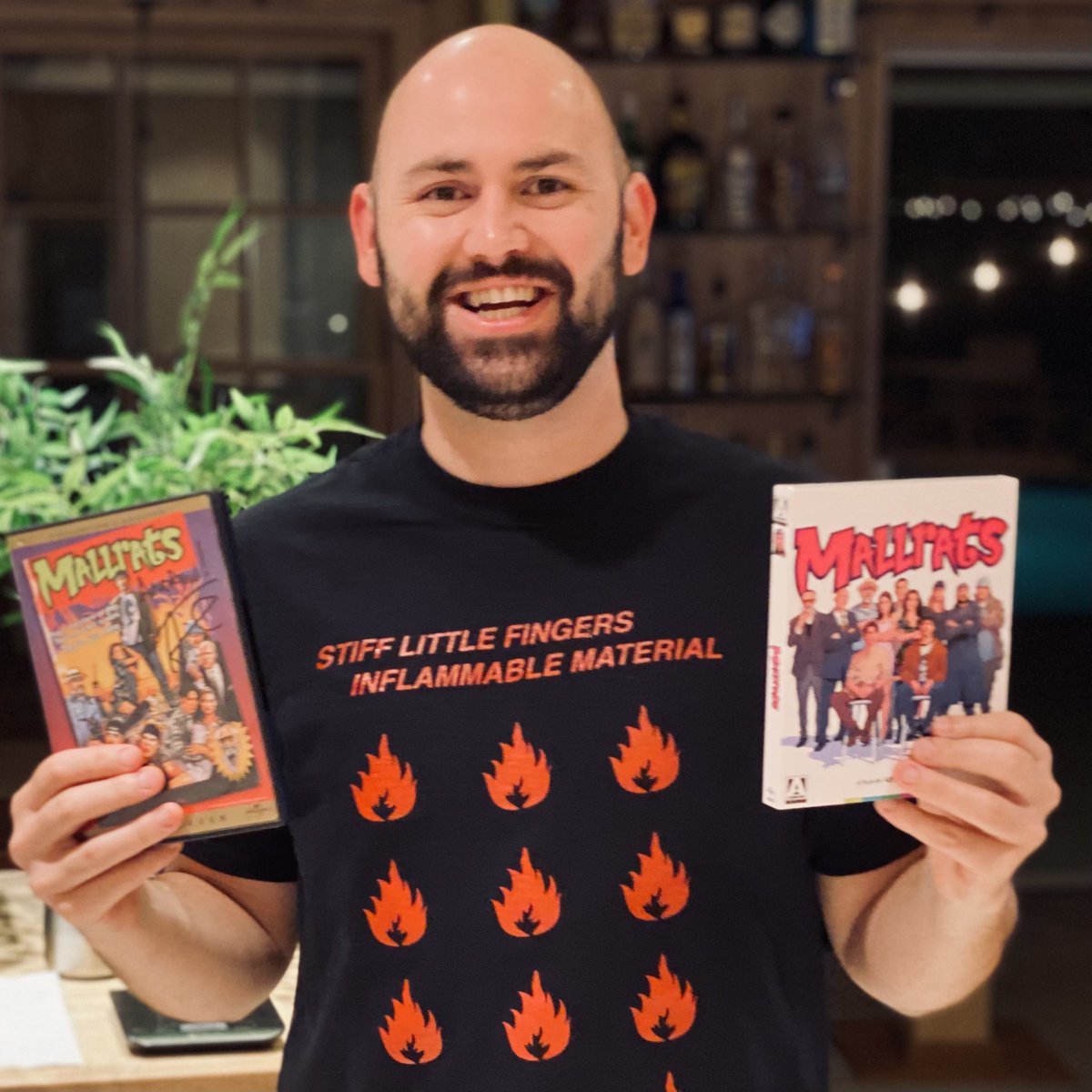 fancyhollis's tweet photo. @ThatKevinSmith Consider this copy upgraded. Still going to keep the signed DVD copy from Dave’s Laserdisc in Studio City... cheers man!! https://t.co/vSUqqN5a5q