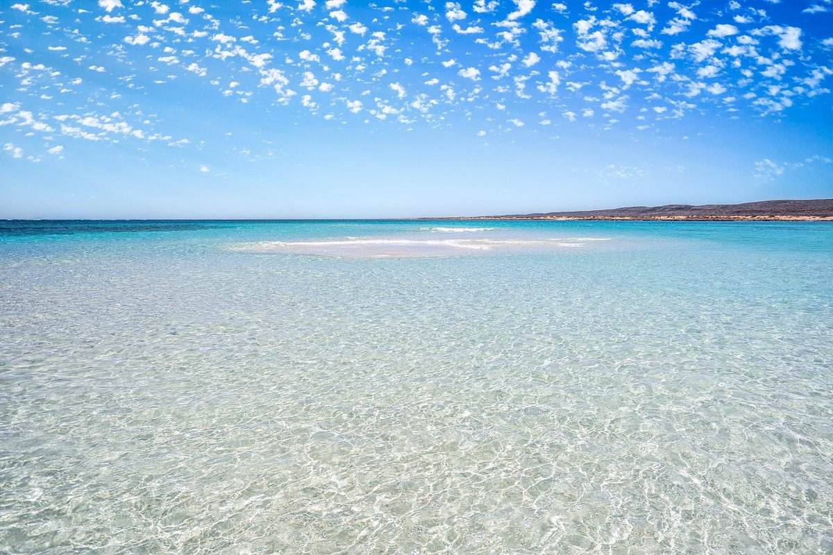 Crystal clear waters at Turquoise Bay, simply stunning 😍⁠
⁠
#sundaysunset #shotbyalex ⁠
⁠
⁠
#AustraliasCoralCoast #CoralCoast #CoralCoastHighway #ThisisWA #WesternAustralia #SeeAustralia #Australia⁠
#Ningaloo #NingalooReef #Exmouth