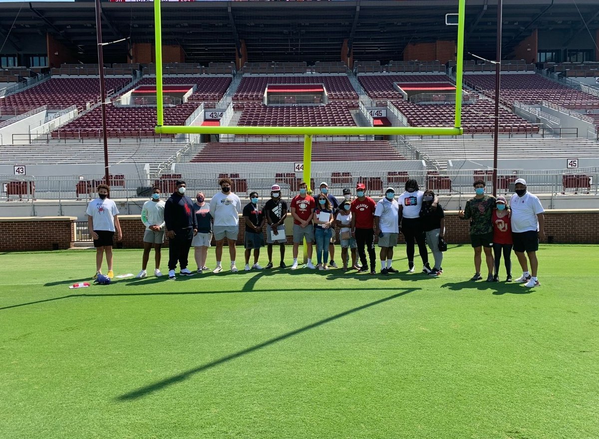 SoMelo1911's tweet photo. @Leigh71Tristan @Aidan_leigh72 Hope everything is OK young man. BoomerSooner #SoonerSummit ☝️⭕ #FamilyFirst https://t.co/z6Fcb9nXon