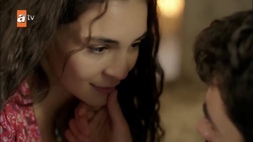 he WORSHIPS her i will never ever get tired of saying it he loves every single little thing about her wholeheartedly  #Hercai  #ReyMir