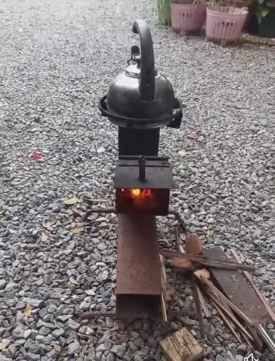 Another neat rocket stove design
m.facebook.com/groups/7493258… 

#TACSThailand #SteveKThailand #camping #bushcraft #survival #prepping #rocketstoves #cooking #fire #stoves #emergencypreparedness #BePrepared
