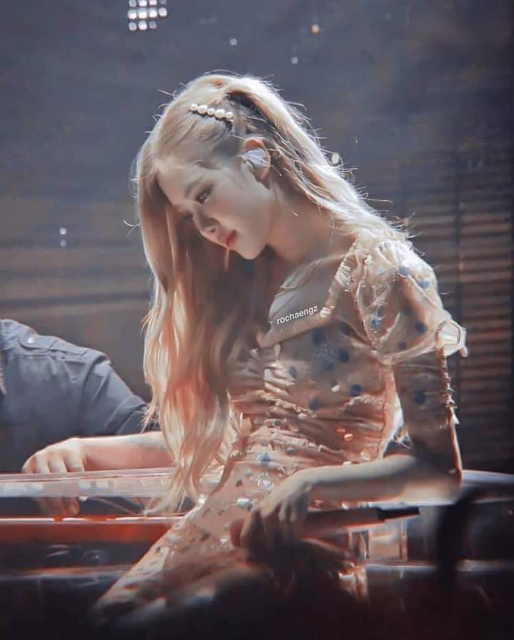 YouKnowButILuvU's tweet photo. #RosénatorsLoveYouRosé
Rosé xứng đáng có được những điều tốt đẹp nhất ❤ https://t.co/GQZtbz57fk