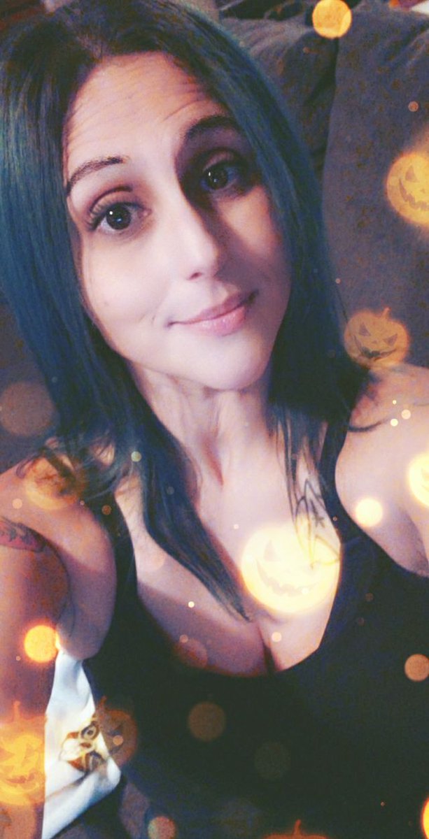 SoulseekerDi's tweet photo. Chilling on the couch for a little instead of the bed, so bonus points for that
My Body & Fatigue are killing me rn
Still gonna keep going & be as positive as I can as long as I can.
#spoonie #trying #chronicpain #chronicfatigue #Imreallytrying #sillyselfies https://t.co/hWUAobYEUy