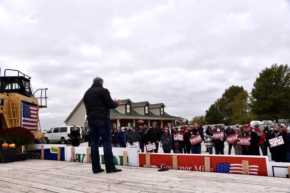 TeresaParson2's tweet photo. Day one completed of the “Mike Works for Missouri” bus tour.  Even with the cold weather we had good crowds!   #MissouriProud https://t.co/6hXwXDSLMi