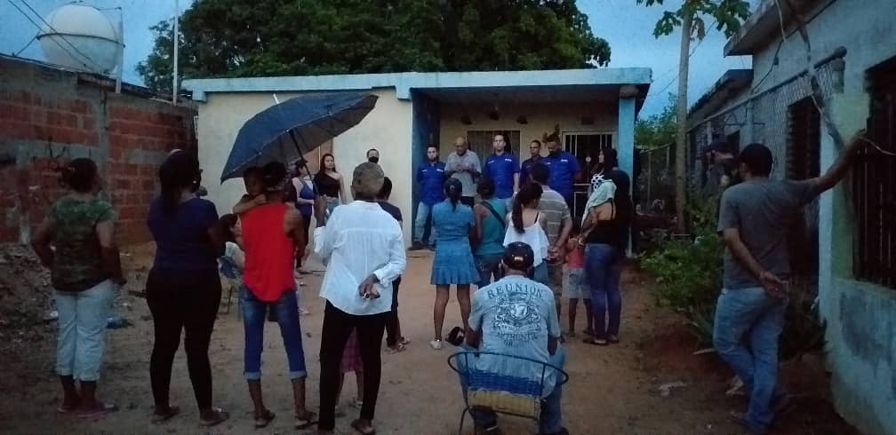 AvanzaProgMcbo's tweet photo. #24Oct Asamblea En La Parroquia Manuel Dagnino.
Barrio la misión, Av20
Incentivando el Voto en cada rincón de la ciudad.
@A1sanchezp @ramonmedinaR @erickaltuve2 @ChacinKleyver @PRobinsonvecino @Maferbenitez18 

#EsAhoraVota

@AvanzadaProgre @luisromeroc https://t.co/5ZWmJ8XtGN