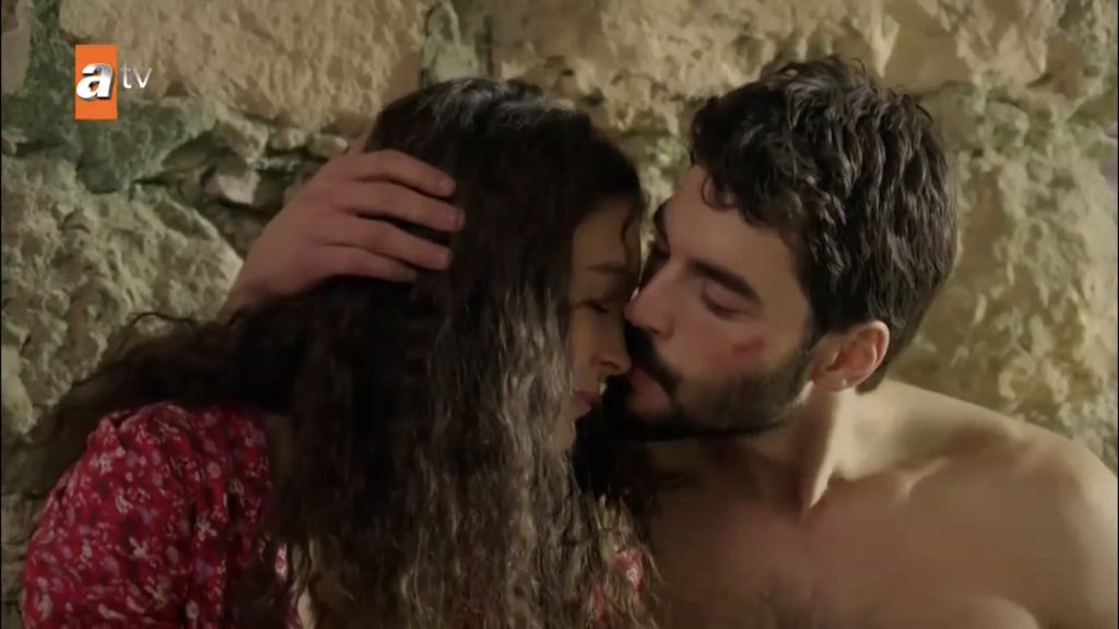 forehead, nose kisses ending in a kiss on the lips and then their foreheads touching... beautiful, just beautiful A WORK OF ART  #Hercai  #ReyMir