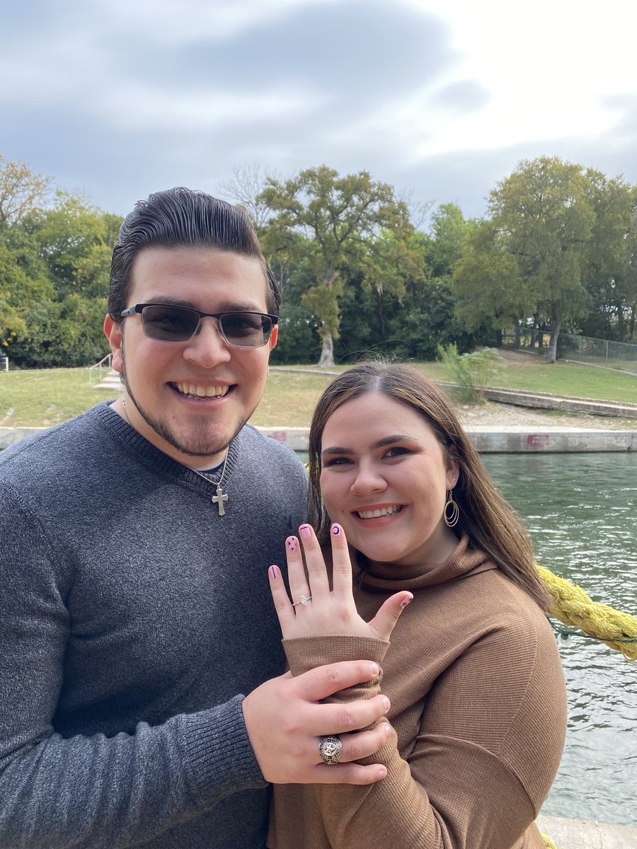 MirandaIsAriel's tweet photo. WOW WE ARE ENGAGED!!!!!! https://t.co/BKb0r8IwCk