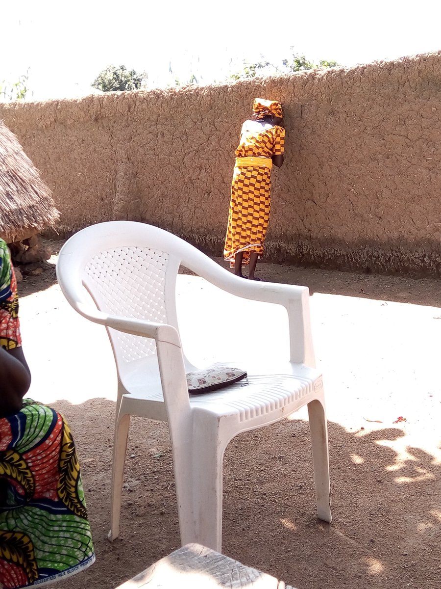 10/20/15: I spent a week in Chibok interviewing and ministering to the #ChibokGirls parents. This mum spent the first part of the interview crying. 

Exactly 5 years later, the government denied the #GenocideAtLekkiTollGate.

Don't let the government gaslight you.

#EndSARS
