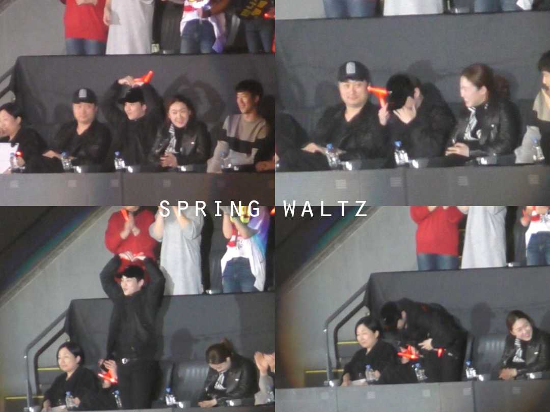16) it& #39;s now 2017 and minseok once again(!!) flew to japan to watch a tvxq concert! he must& #39;ve missed this while cm was away >< look at him being all shy when he was mentioned and giving tvxq the biggest heart!