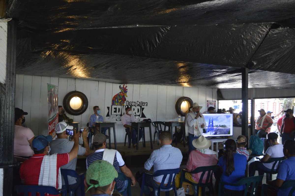 COMANDANTE_EJC's tweet photo. La @ftc_omega apoyó la reunión entre los alcaldes de La Macarena, Meta y San Vicente del Caguán, Caquetá, con la comunidad de la inspección de La Cristalina, zona de diferendo limítrofe entre estos departamentos, y el gerente de @ZonasFuturo, y así aunar esfuerzos por el progreso https://t.co/F5k4RfCGu1