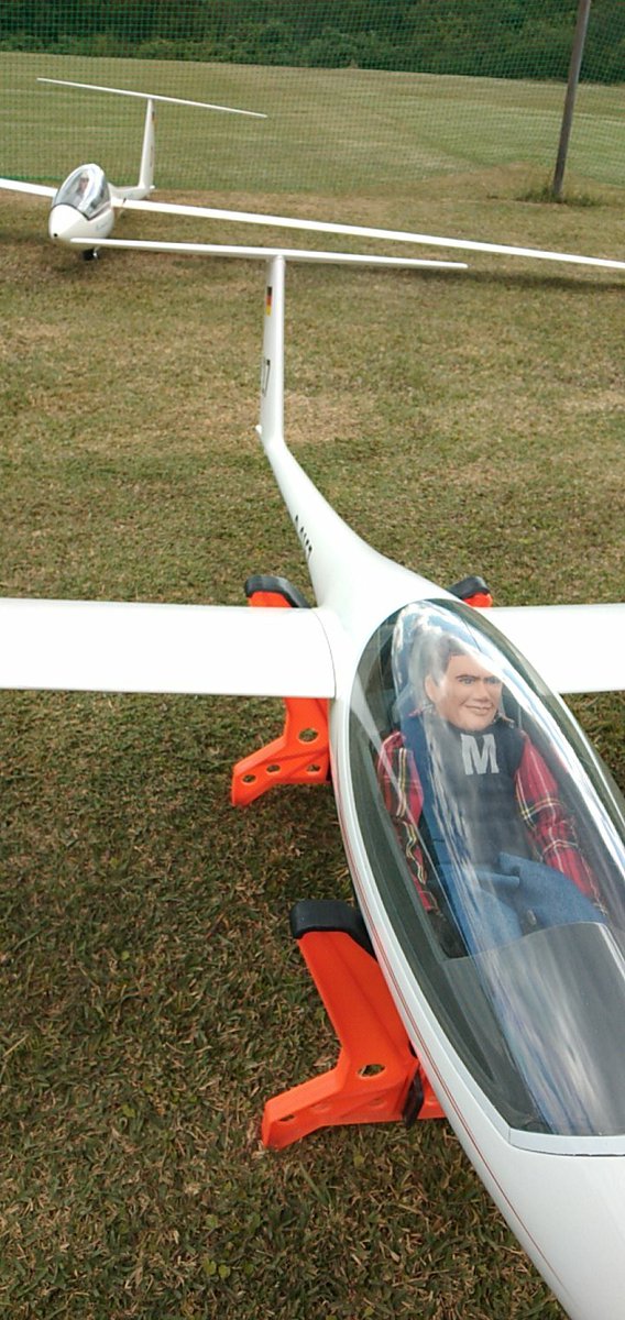skysoarjp's tweet photo. 久々の飛行場 https://t.co/tRqRJAS7PA