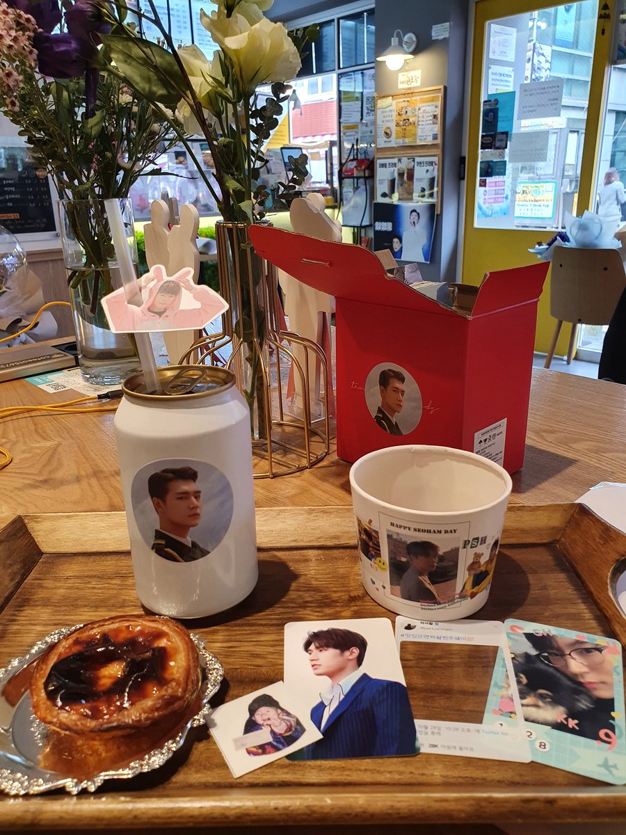 PSHBD1028's tweet photo. 🌟솸솸한세트 : 솸솸캔커피+에그타르트 👍
빨대픽은 생각보다 과감하게 꽂아도 된답니다 ^-^
#𝙷𝙰𝙿𝙿𝚈𝟹𝟸𝙳𝙰𝚈
#𝙷𝙰𝙿𝙿𝚈_𝚂𝙴𝙾𝙷𝙰𝙼_𝙳𝙰𝚈
#크나큰 #박서함 #HAPPYSEOHAMDAY https://t.co/tRTfgNY4oy