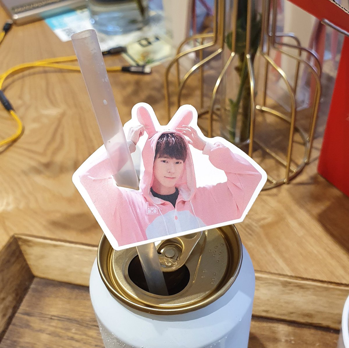PSHBD1028's tweet photo. 🌟솸솸한세트 : 솸솸캔커피+에그타르트 👍
빨대픽은 생각보다 과감하게 꽂아도 된답니다 ^-^
#𝙷𝙰𝙿𝙿𝚈𝟹𝟸𝙳𝙰𝚈
#𝙷𝙰𝙿𝙿𝚈_𝚂𝙴𝙾𝙷𝙰𝙼_𝙳𝙰𝚈
#크나큰 #박서함 #HAPPYSEOHAMDAY https://t.co/tRTfgNY4oy