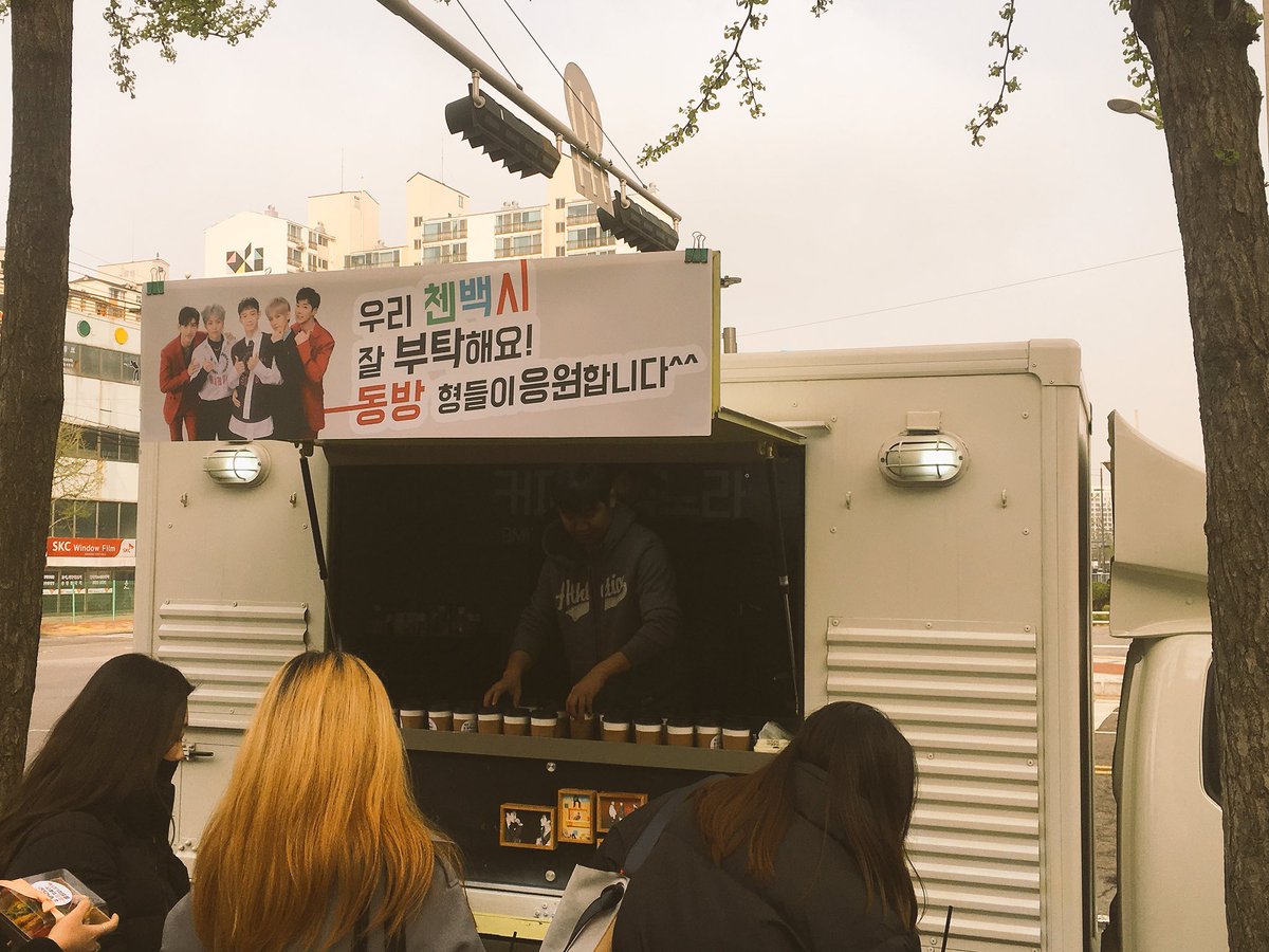 20) in spring of 2018, tvxq and cbx promotions kinda overlapped and tvxq prepared a support food truck for cbx