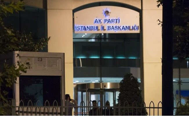 AKP İstanbul il örgütünde 39 ilçe başkanından 22'sinin görevden alındığı belirtildi.
#Haber #Politika https://t.co/Mn4fCYwFYG