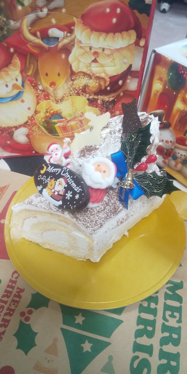 街のケーキ屋さんmeme めめ Memeのx Mas クリスマスタルト イチゴのタルトの中はイチゴのコンポートとホワイトチョコのクリームで甘酸っぱい思い出に 4号 3400円 要予約 ブール ド ノエル カルピスバターたっぷりの さっぱりバターケーキ 14cm